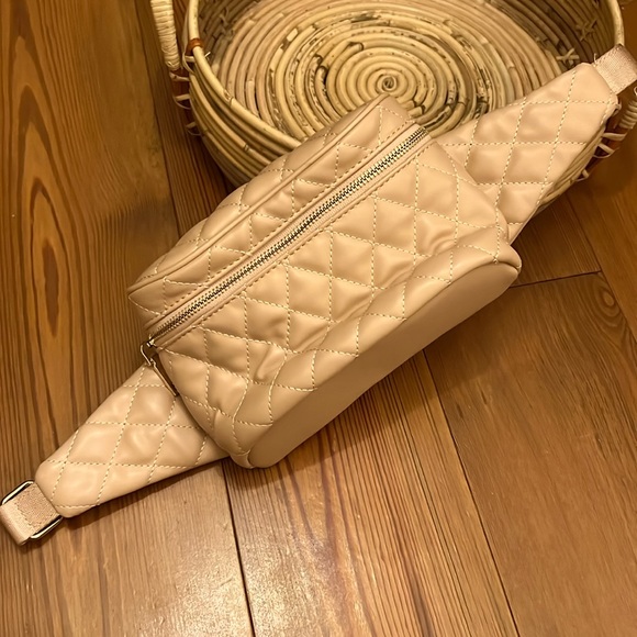 Urban Expressions Quilted Waist Bag (Fanny Pack) - Picture 1 of 5